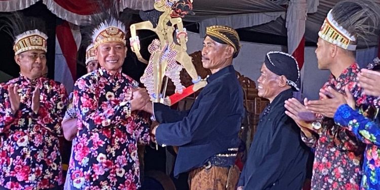 Gelar Wayang Kulit di 78 Titik, TNI Sukses Raih Rekor Muri