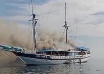 Kapal Pesiar Bawa Turis Terbakar di Perairan Raja Ampat