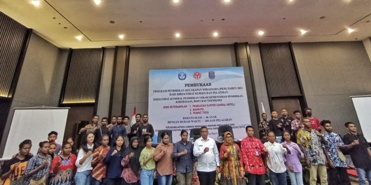Peduli Anak Putus Sekolah, Dekranasda PBD Beri Pelatihan Kecakapan Wirausaha