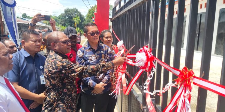 Resmikan Pasar Tertata, Pj Wali: Tingkatkan Perekonomian Mama-mama Papua