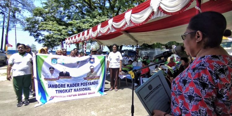 Ikuti Jambore Nasional, Kadis Kesehatan PBD Lepas 18 Kader Posyandu Wakili PBD