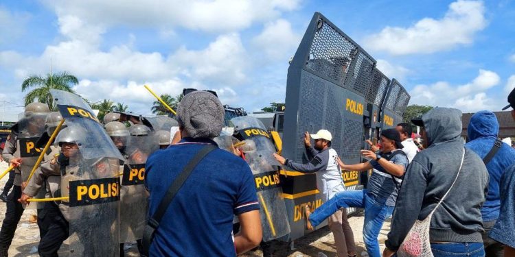 ‘Demo Damai Berubah Anarkis, 1 Orang Tewas’