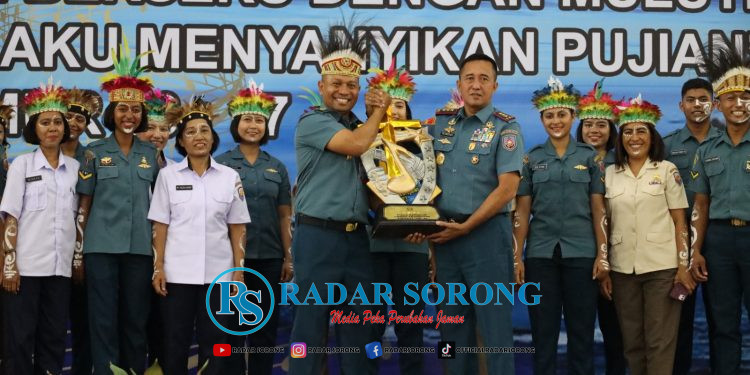 Tim Pesparawi Gabungan Koarmada III – Lantamal XIV Juara Umum Lomba Pesparawi TNI AL