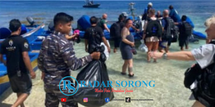 Kapal Indosiren Terbakar di Raja Ampat, KRI Kapak-625 Laksanakan SAR