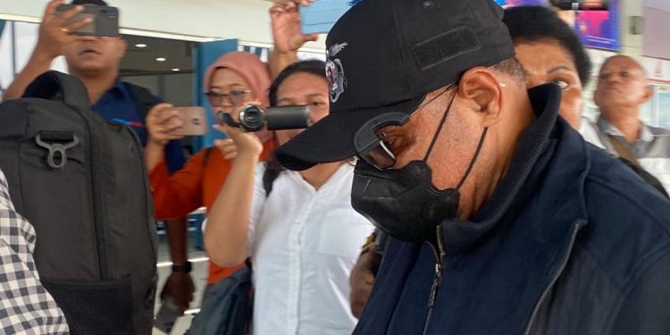Pj Bupati Sorong-Kepala BPKAD Kabupaten Sorong Dibawa KPK
