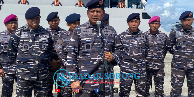 Lakukan Admiral Inspection, Laksda TNI Hersan: Alutsista Koarmada III Dukung Tugas Pokok