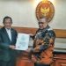 Mendagri Serahkan SK Perpanjangan Masa Jabatan Mohammad Musa’ad sebagai Pj Gubernur PBD