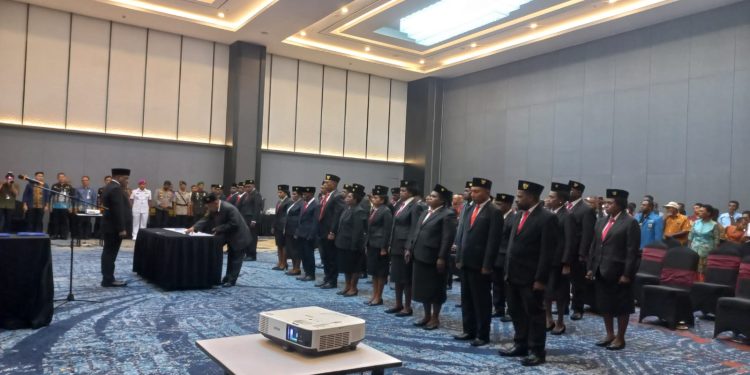 33 Anggota MRP Papua Barat Daya Dilantik, Wamendagri : Tidak Boleh Jadi Tim Sukses !
