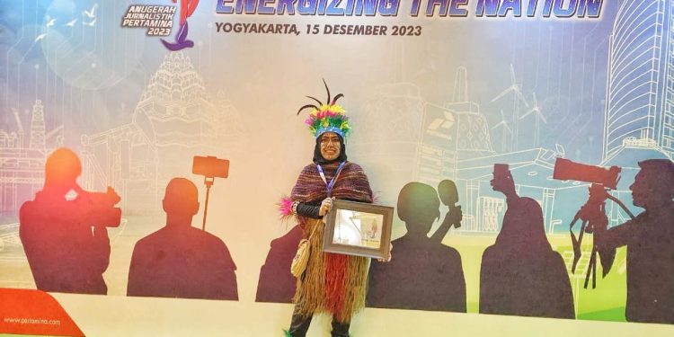 Jurnalis Radar Sorong, Fauzia Raih Juara 1 Kategori Media Cetak Teritori Maluku-Papua pada AJP 2023