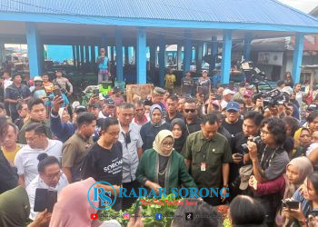 Capres Anies dan Istri Belanja di Jembatan Puri, Bayar Seadanya