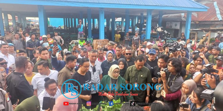 Capres Anies dan Istri Belanja di Jembatan Puri, Bayar Seadanya