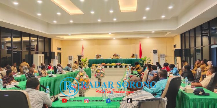 Kunjungi Sekretariat MRP PBD, Pj Gubernur: Saya Ingatkan Tugas dan Fungsinya!