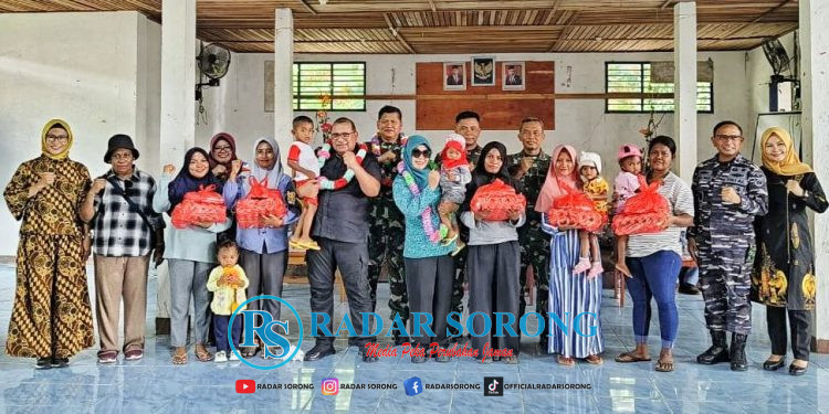 Serahkan Bantuan di Misool, Pj Gubernur PBD:Masyarakat Berhak Dapat Pelayanan dari Pemerintah!