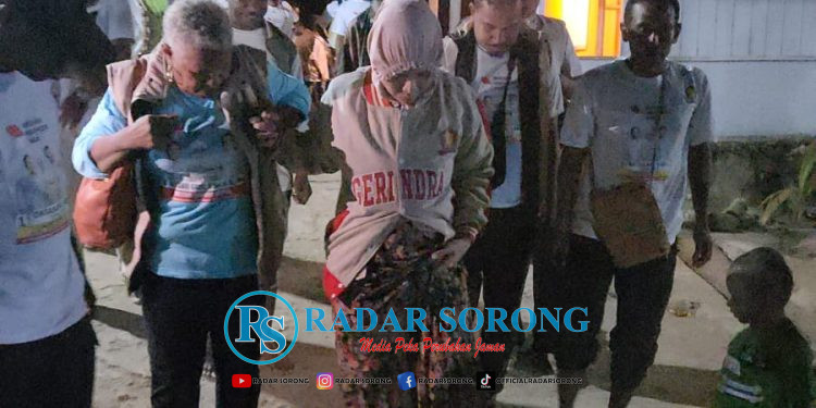 Ketua Gerindra Papua Barat Daya, Oktasari Sabil Dinobatkan jadi Anak Adat di 2 Kampung