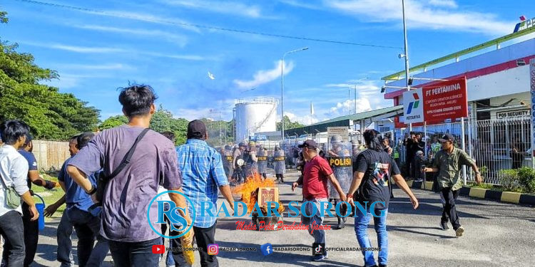 Anarkis, Puluhan Massa “Serang” Kantor Pertamina AFT DEO Sorong