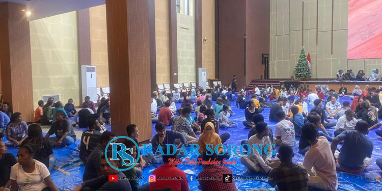 KPU Kota Sorong Berdayakan 500 Warga Sortir dan Lipat Surat Suara
