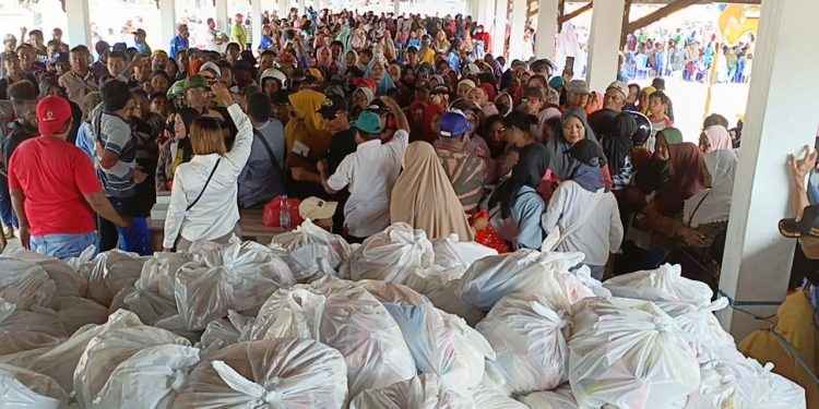 Relawan Prabowo – Gibran Gelar Pasar Murah, 2.000 Paket Sembako Ludes