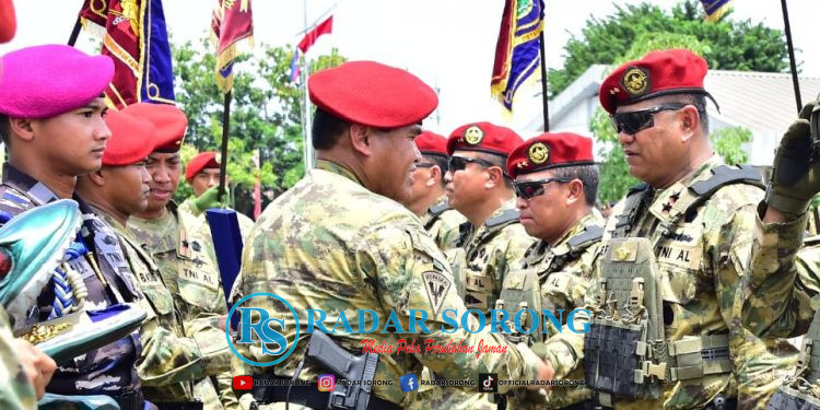 Pangkoarmada III Terima Brevet Kehormatan Manusia Katak