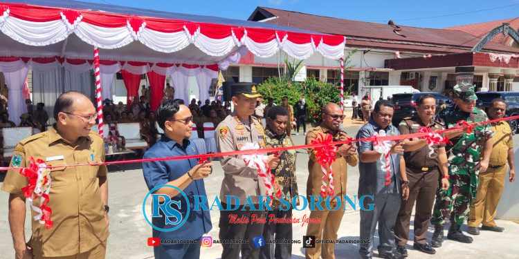 Jadi Icon, Pj Wali Resmikan Landscape Halaman Kantor Wali Kota Sorong