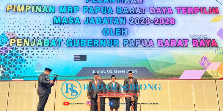 Lantik Pimpinan MRP PBD, Pj Gubernur: MRP Lembaga Representasi Kultural Harus Kolaborasi