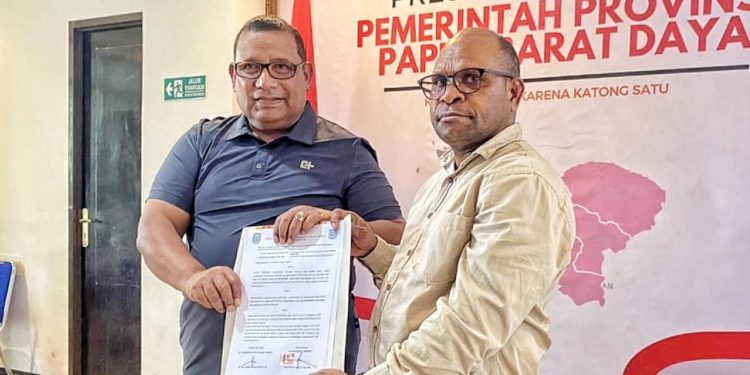 Tangani Banjir Kota Sorong, Pemprov PBD Beri Bantuan Pemkot Rp500 juta