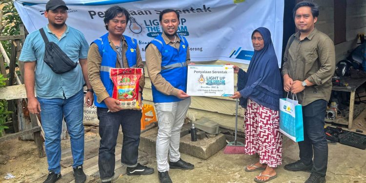 Program LUTD, PLN Sorong Sambung Listrik Gratis Bagi 16 Warga