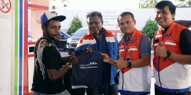 Sidak, Pertamina Tinjau Kesiapan Sarfas SPBU dan Berbagi Takjil