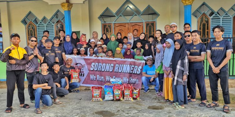 Komunitas Sorong Runner Berbagi Takjil & Sembako di Panti Asuhan
