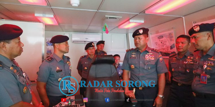 Pangkoarmada Inspeksi Kesiapan KRI Kapak-625