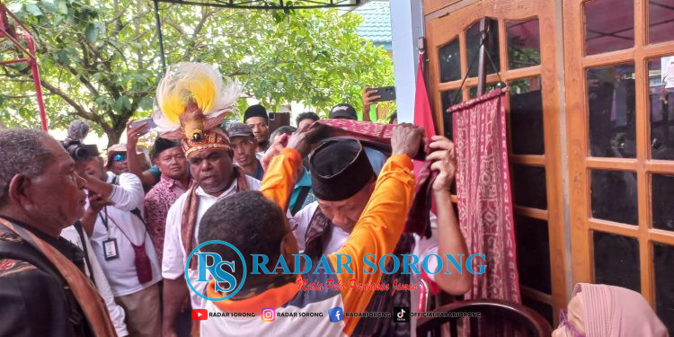 Maju di Pilkada Kabupaten Sorong, Lazarus Malagam Lamar Suprapto