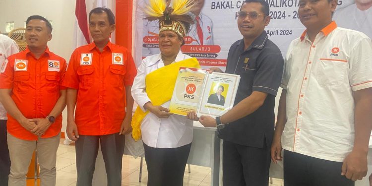 Petronela Kambuaya Daftar di PKS, La Ode Samsir: Kami Cari Sosok Terbaik di Kota Sorong