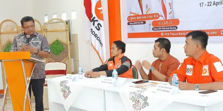 Ambil Formulir, Ferdinand Risamasu Siap Daftar di PKS