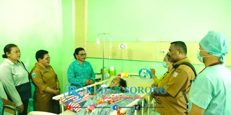 Peduli, Pj Ketua TP PKK Kota Sorong Kunjungi Korban Rudapaksa