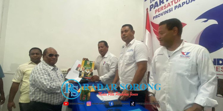 Lambert Jitmau Gandeng Samsudin Anggiluli Maju Pilgub Papua Barat Daya
