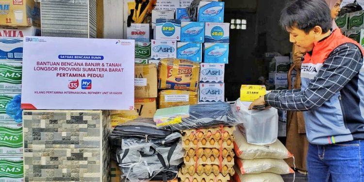 Kilang Kasim Serahkan Bantuan Bagi Korban Bencana di Sumatera Barat