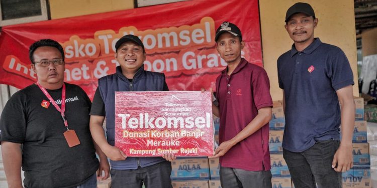 Telkomsel Salurkan Bantuan CSR Logistik, Telepon & Internet Gratis Bagi Korban Banjir Merauke