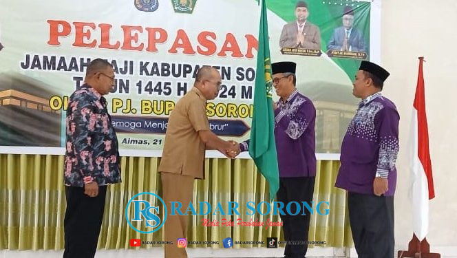 Pj Bupati Lepas 81 Jemaah Haji Kabupaten Sorong