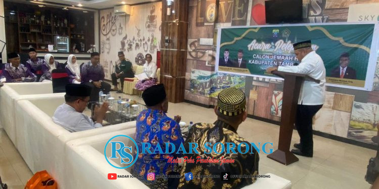 Pj Bupati Lepas 9 Jamaah Haji Asal Tambrauw