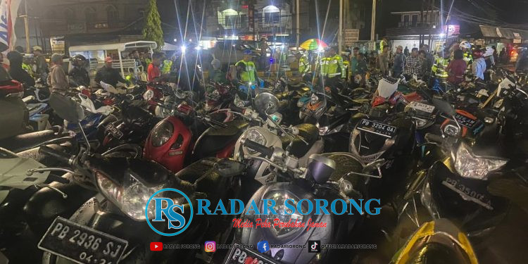 Aparat Gabungan Lakukan Razia di Km 10, Sajam dan 50 Motor Diamankan