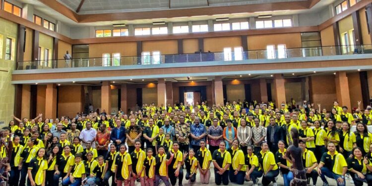 Lepas Kontingen Pesparawi Kota Sorong, Pj Wali: Ini Ajang Kreativitas & Solidaritas
