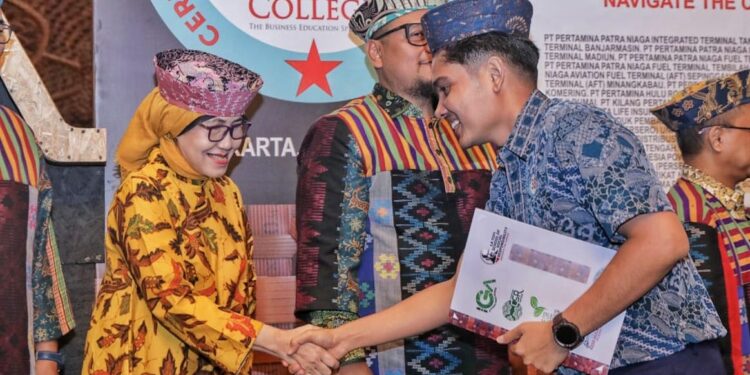 Pertamina Kilang Kasim Raih Penghargaan Nusantara CSR Awards 2024