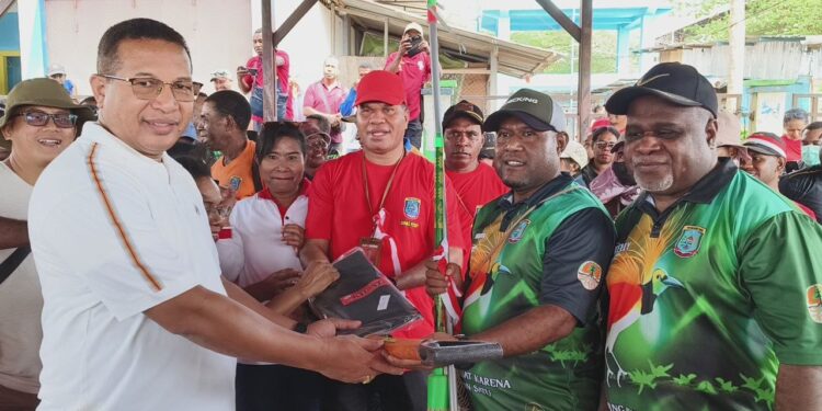Dinas P2KP PBD Gelar Aksi Bersih Pantai di Pulau Doom