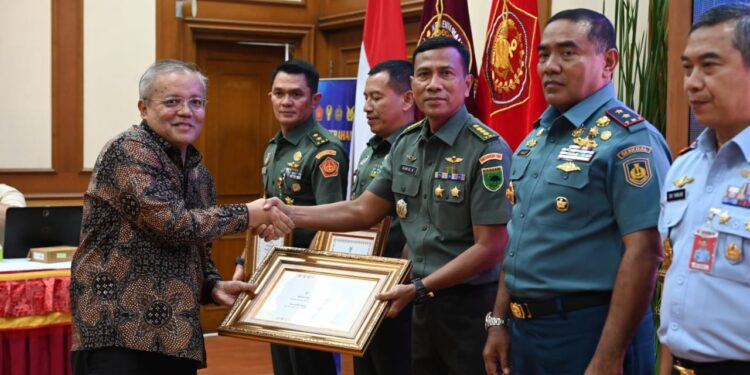Korem 181/PVT Juara II BMN Awards Kemhan dan TNI