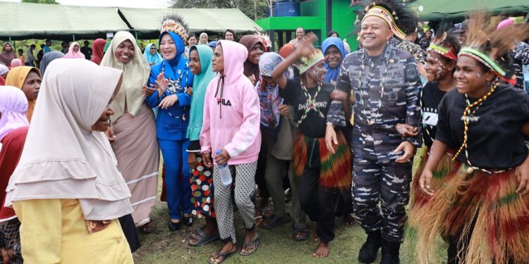 Koarmada III Gelar Bakti Kesehatan dan Bakti Sosial