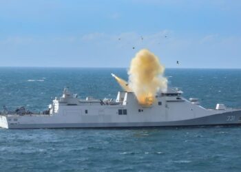 Pangkoarmada III Saksikan Keberhasilan Penembakan Senjata Khusus TNI AL