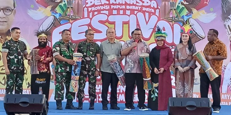 Diikuti 86 Stand, Pj Gubernur Buka Festival Aimas dan Bazar UMKM