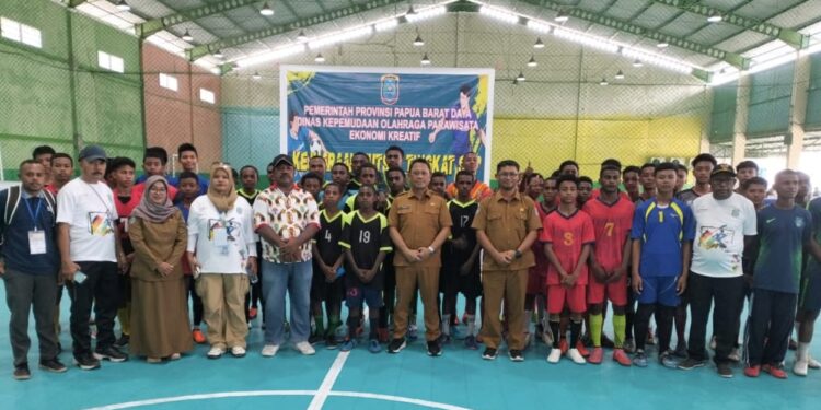 Buka Lomba Futsal SMP Se-Papua Barat Daya, Kadisporaparekraf Yusdi:Junjung Tinggi Sportivitas
