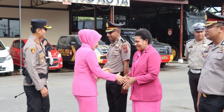 Kapolda Papua Barat Daya Pimpin Upacara Kenaikan Pangkat