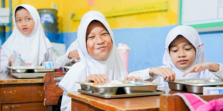 Banyak Dampak Positif, Program Makan Bergizi Gratis Harus Terus Berlanjut