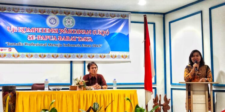 Kadis Kominfo PBD Buka Kegiatan UKW Se-Papua Barat Daya